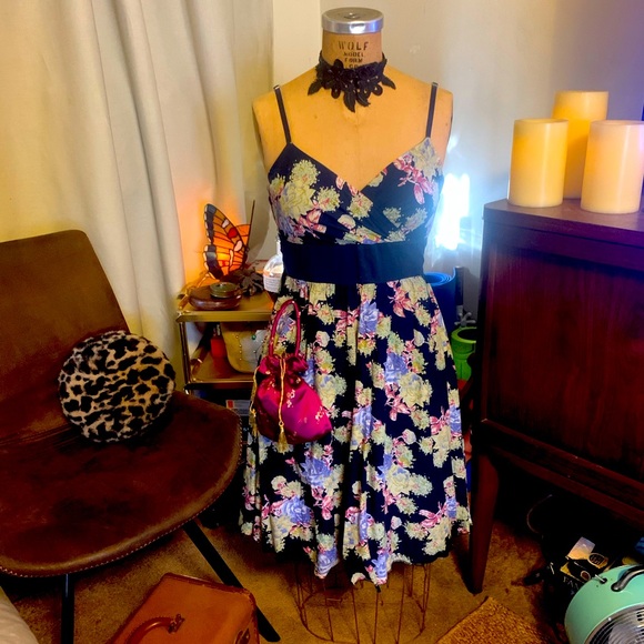 derek heart Floral Dress. Tagged size L but honestly I would say it’s a S - Picture 4 of 6
